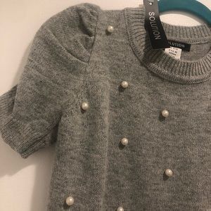 Gray pearl sweater with puffed shoulder